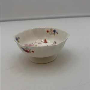 Poole Bone China Footed Bow Ophelia